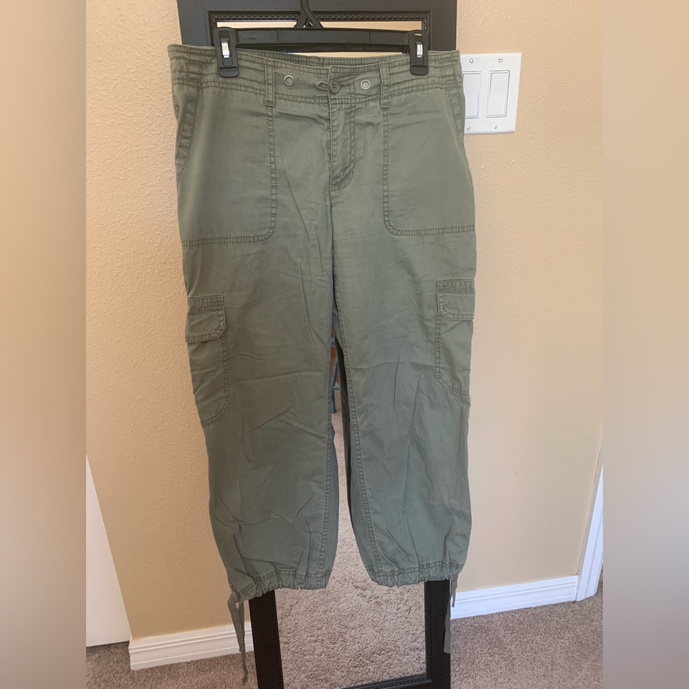 Liz Claiborne Women's Green Cargo Capri